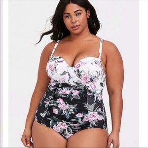 Gorgeous Torrid One-piece Swimsuit Size 3
